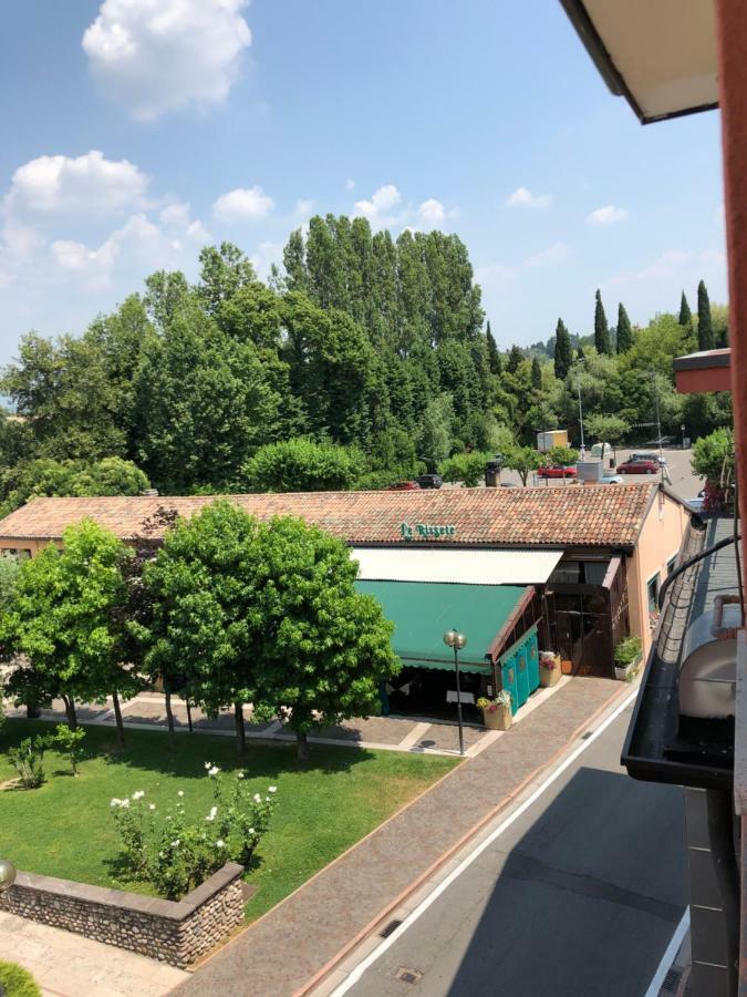 Gasthuis Irides A Un Passo Dai Parchi Divertimento Lazise
